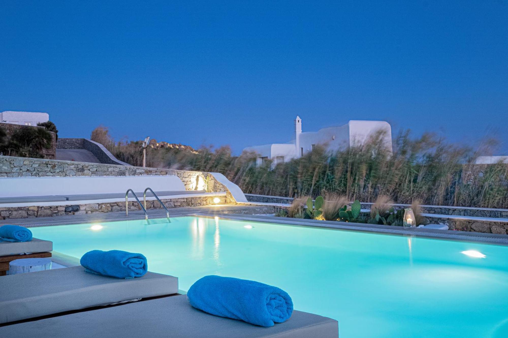 Mando Pool W Sea Views - Five Bedrooms *